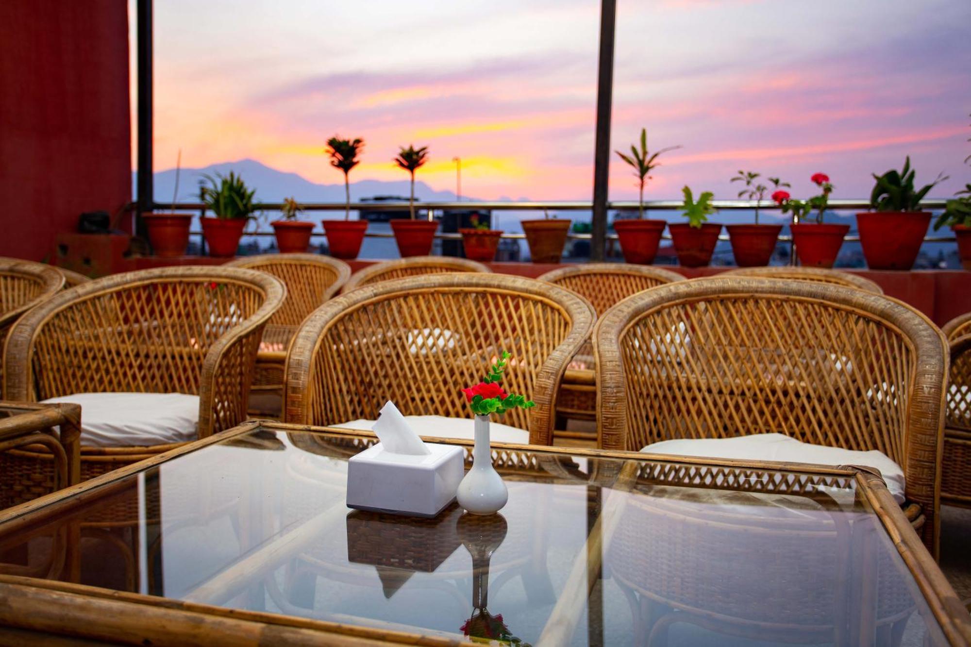 Hotel Jay Suites Катманду Экстерьер фото